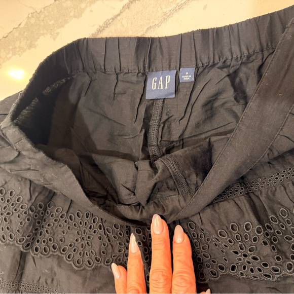 BNWT GAP size medium Black Eyelet mini skort - Picture 11 of 14